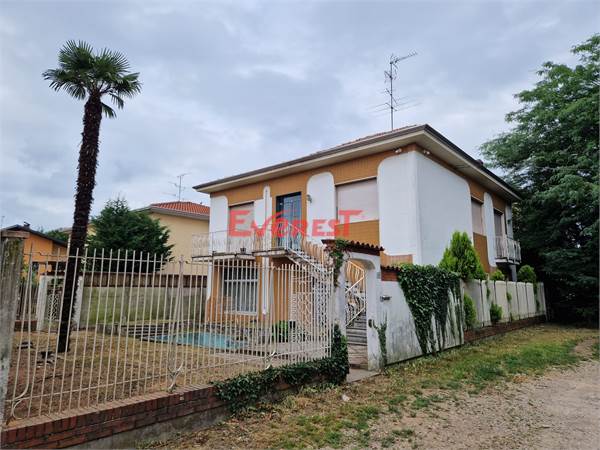casa indipendente con giardino